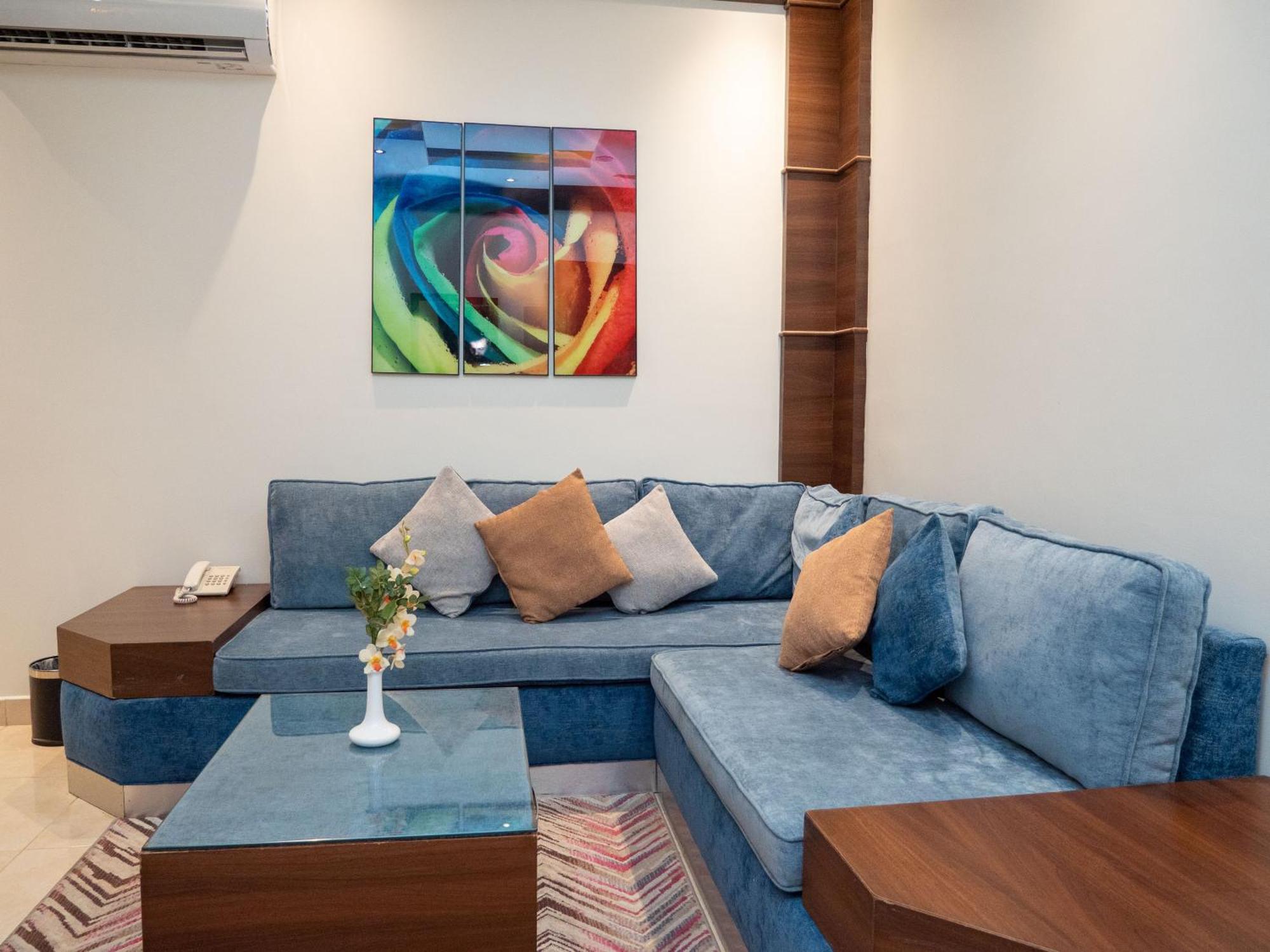 INNYAR Hotel Riyadh فندق إنيار الرياض Zewnętrze zdjęcie