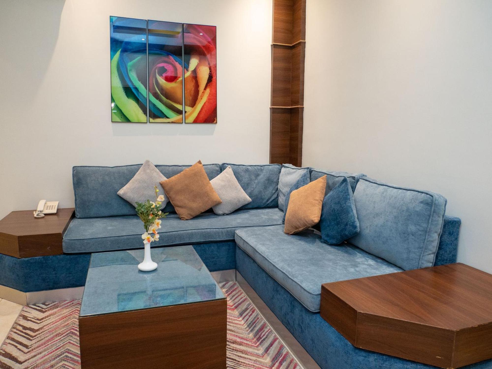 INNYAR Hotel Riyadh فندق إنيار الرياض Zewnętrze zdjęcie