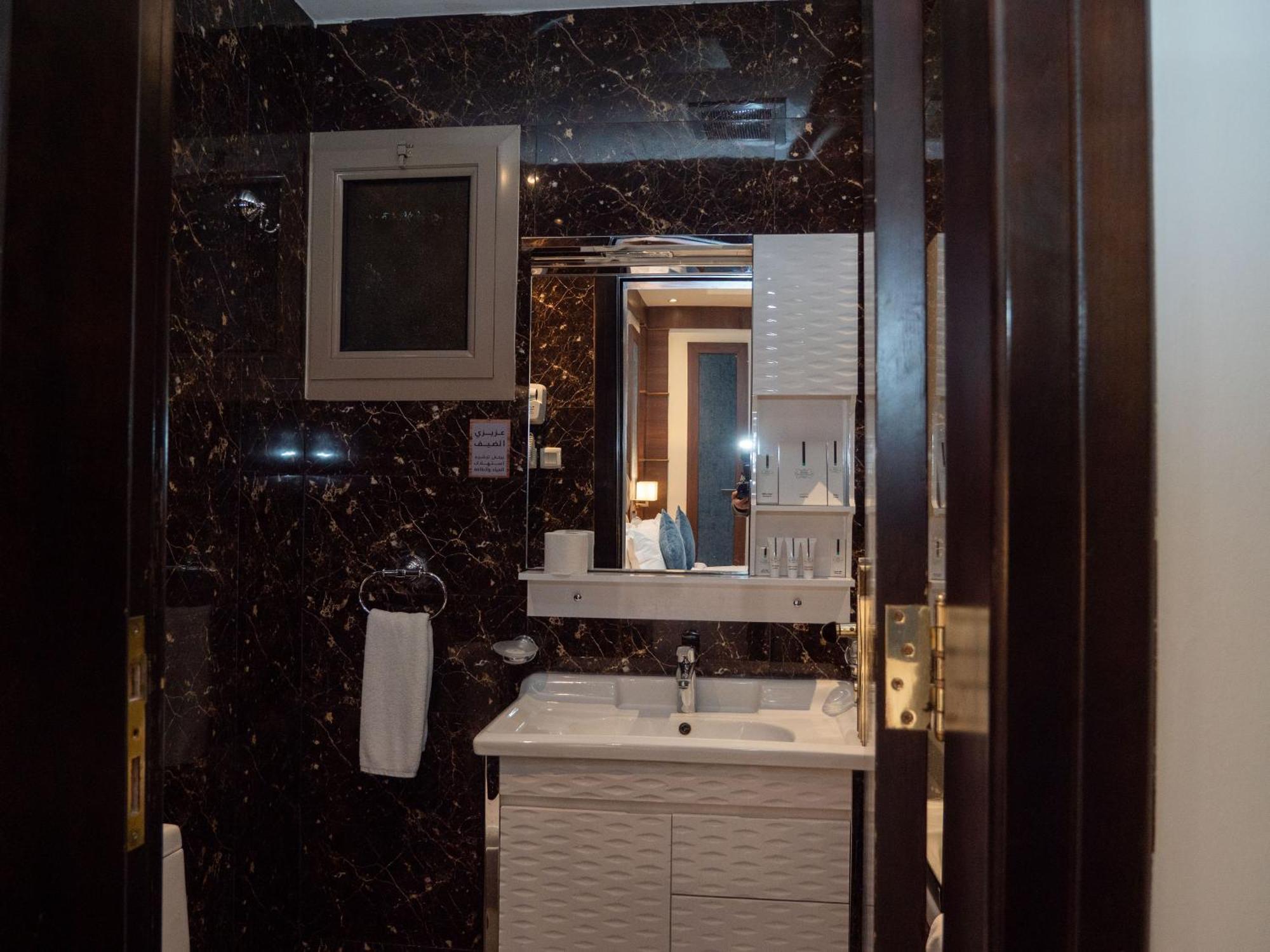 INNYAR Hotel Riyadh فندق إنيار الرياض Zewnętrze zdjęcie