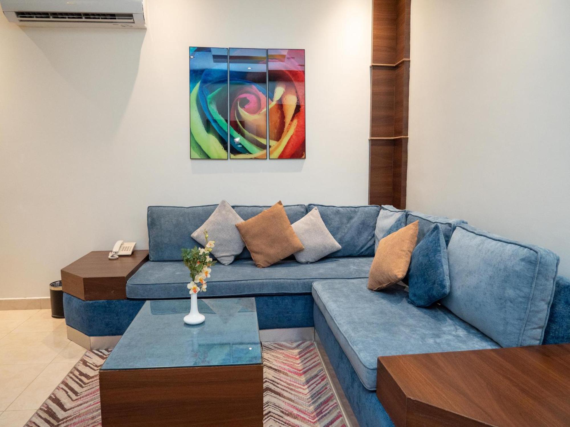 INNYAR Hotel Riyadh فندق إنيار الرياض Zewnętrze zdjęcie